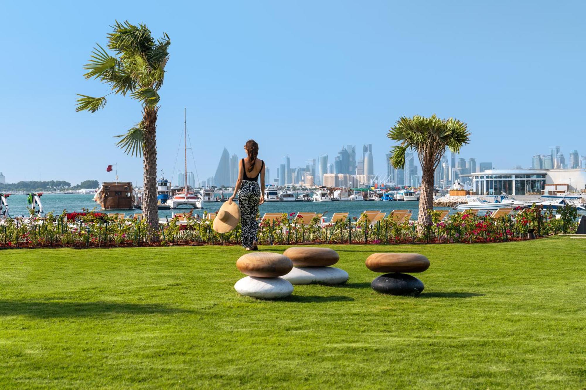 Rixos Gulf Hotel Doha Exterior photo The park's lawn